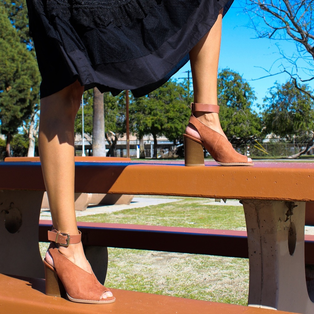 LAST PAIR!!//The Tina// Cinnamon block heel - Picture 4 of 6